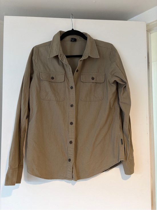 Patagonia Tops - Patagonia Women's Button-Down Shirt in Khaki